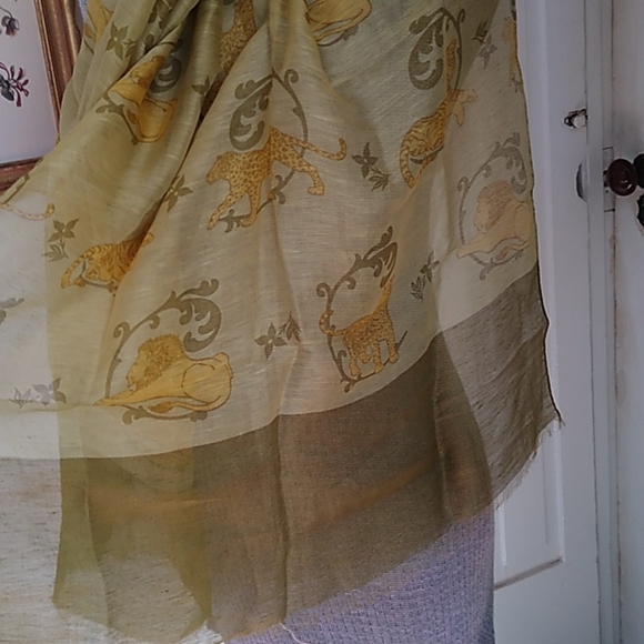 SAlVATORE FERRAGAMO green and Yellow leopards silk blend scarf - Picture 2 of 6